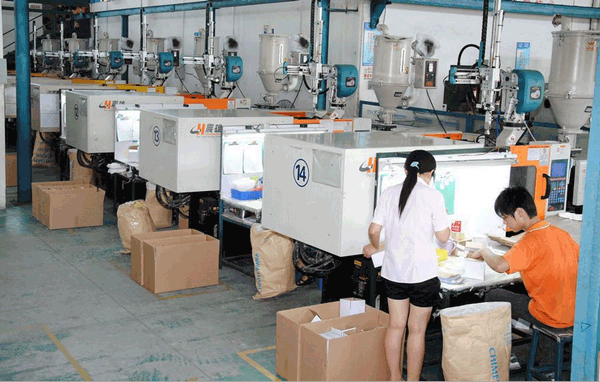 旭錦模具注塑生產(chǎn)車間 旭錦模具注塑生產(chǎn)車間