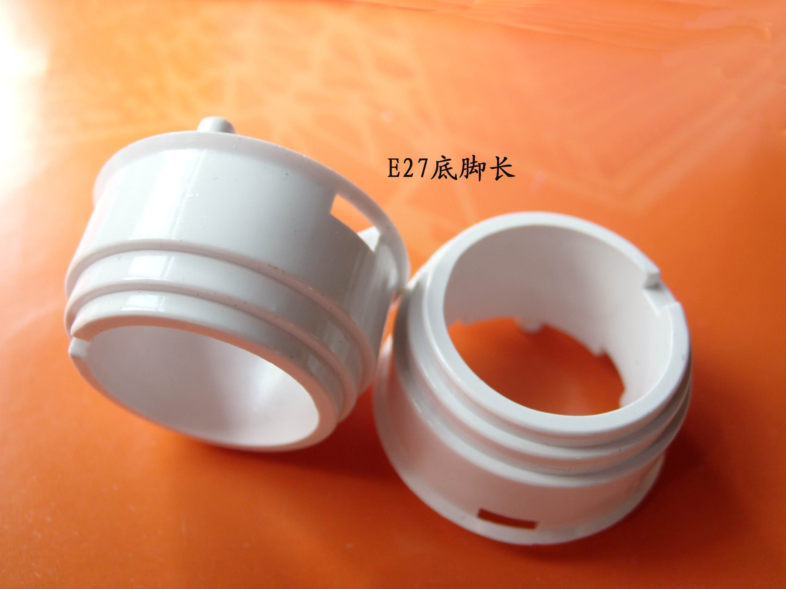 旭錦供應塑膠支架，燈頭